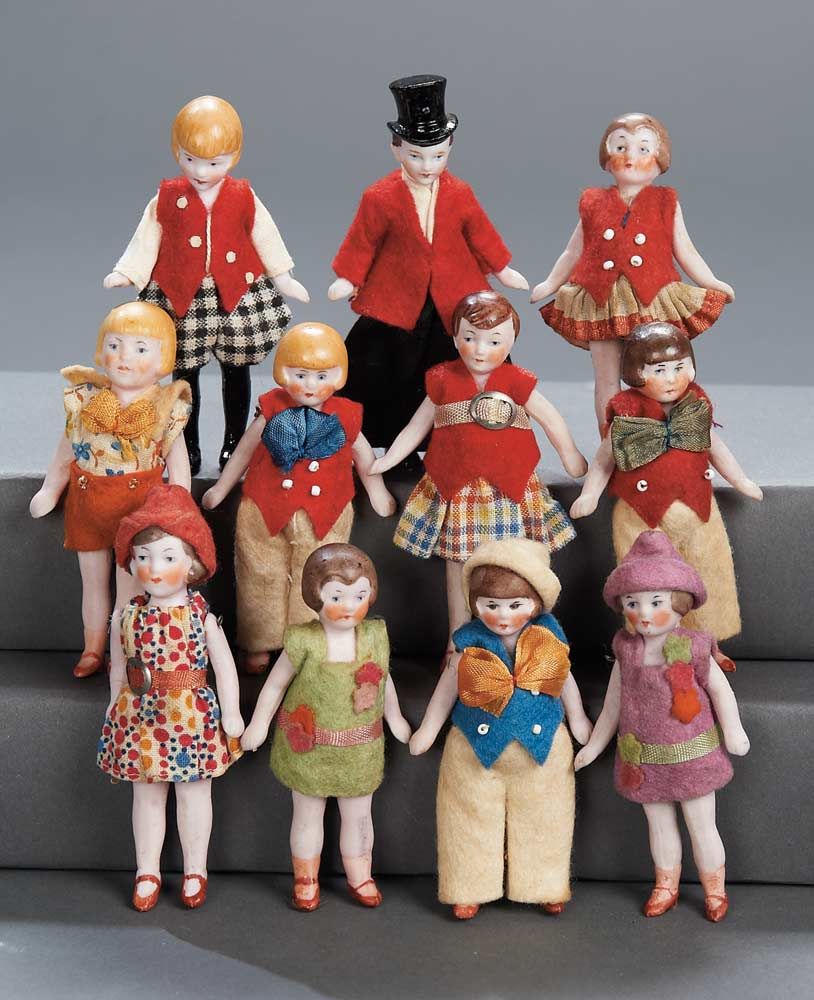 Exploring Classic Trends in Doll Clothing Designs插图1