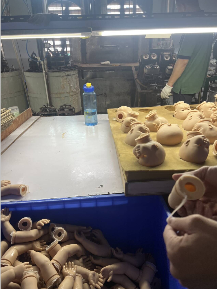 Introduction to the production process of vinyl dolls插图3