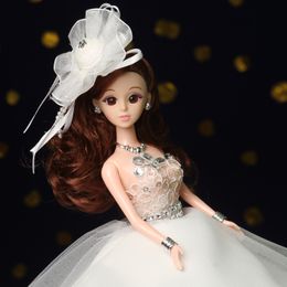 “The Manufacturing Process of Dolls”插图