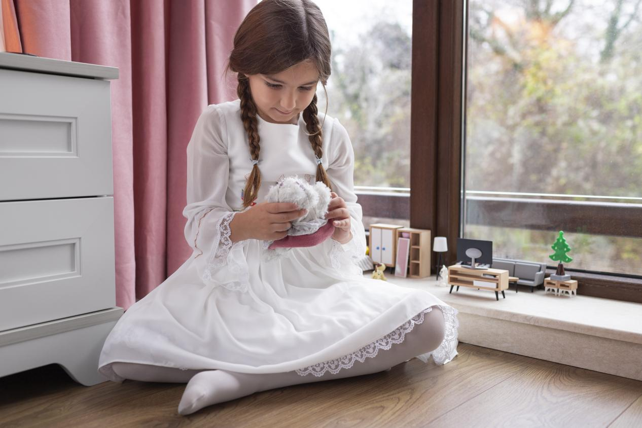 What Kind of Fabric Is Best for Doll Clothes?插图 What Kind of Fabric Is Best for Doll Clothes?插图