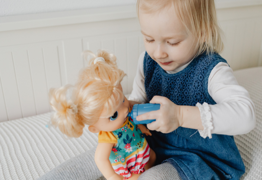 How to Restore Curly Hair on Your American Girl Doll Without Damaging It插图 How to Restore Curly Hair on Your American Girl Doll Without Damaging It插图